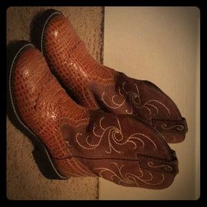 Size 9 women’s Justin Cowboy boots